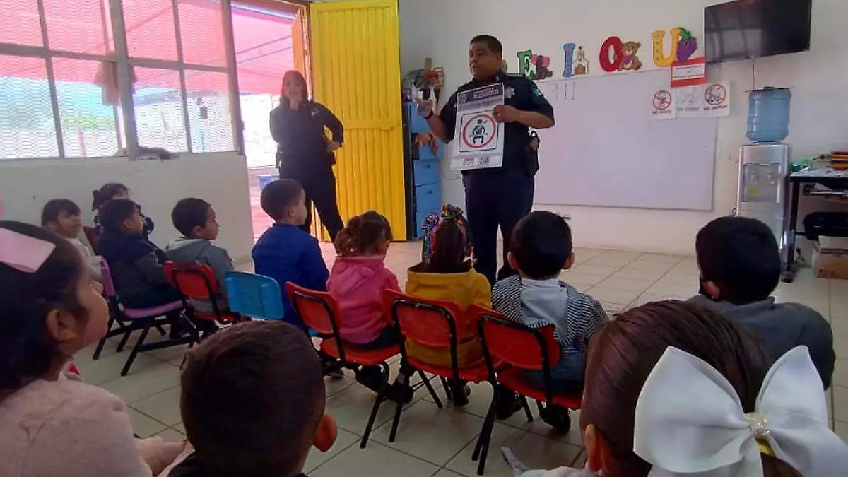 platica a niños policia